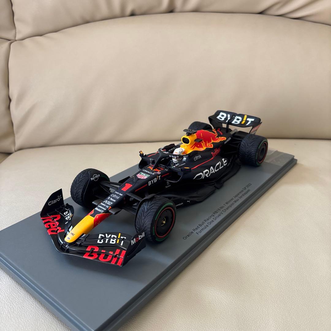 1/18 スパーク レッドブルRB18 M.フェルスタッペン