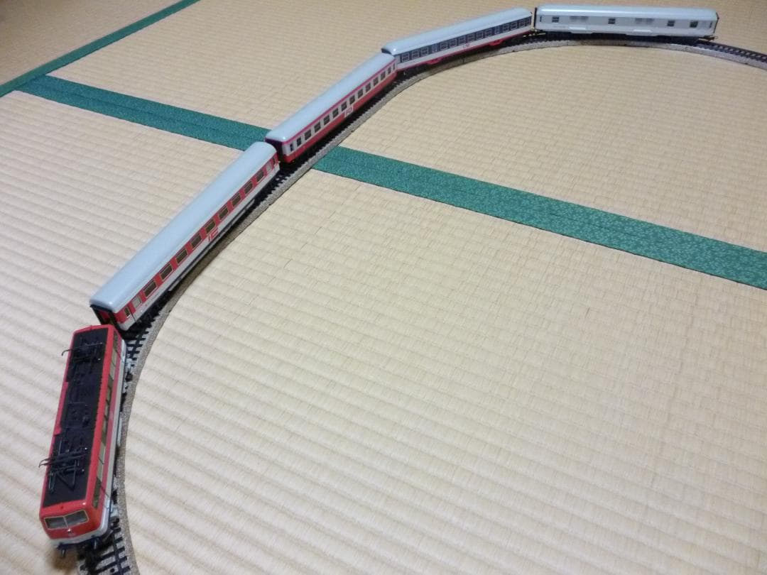 メルクリンHOゲージのアナログ電気機関車と客車4両のセット