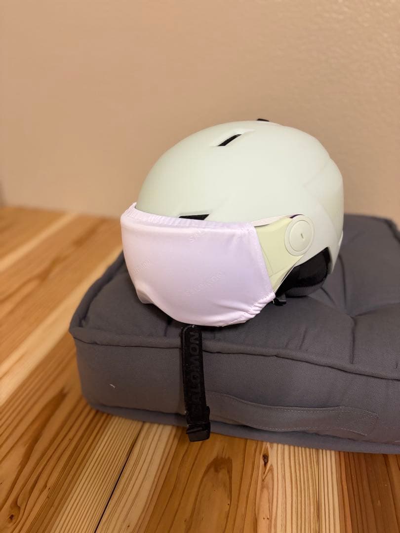 サロモン　バイザーヘルメット　レディース