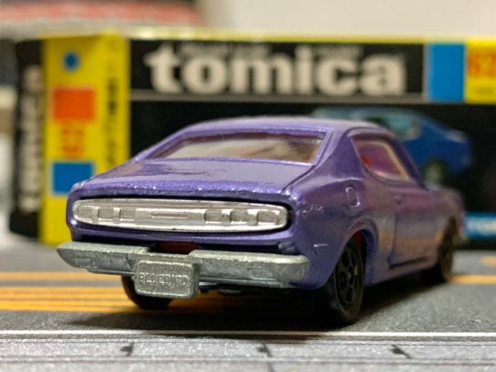 日本製　黒箱トミカ 日産　ブルーバードU エラー品