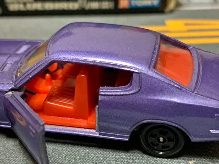 日本製　黒箱トミカ 日産　ブルーバードU エラー品