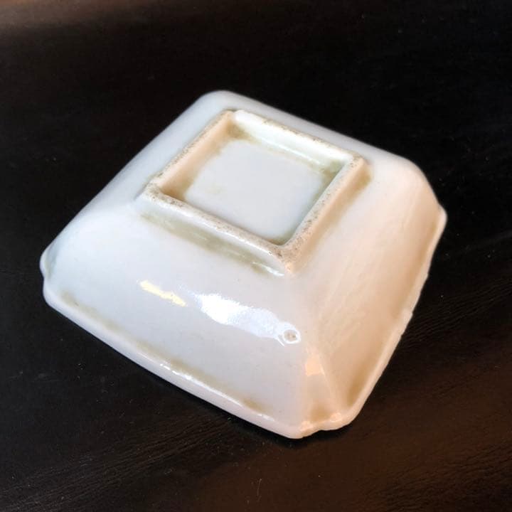 古美術品◼️蔵から超美しい真っ白な珍しいお皿が出て来ました！白磁の角皿、謎の骨董