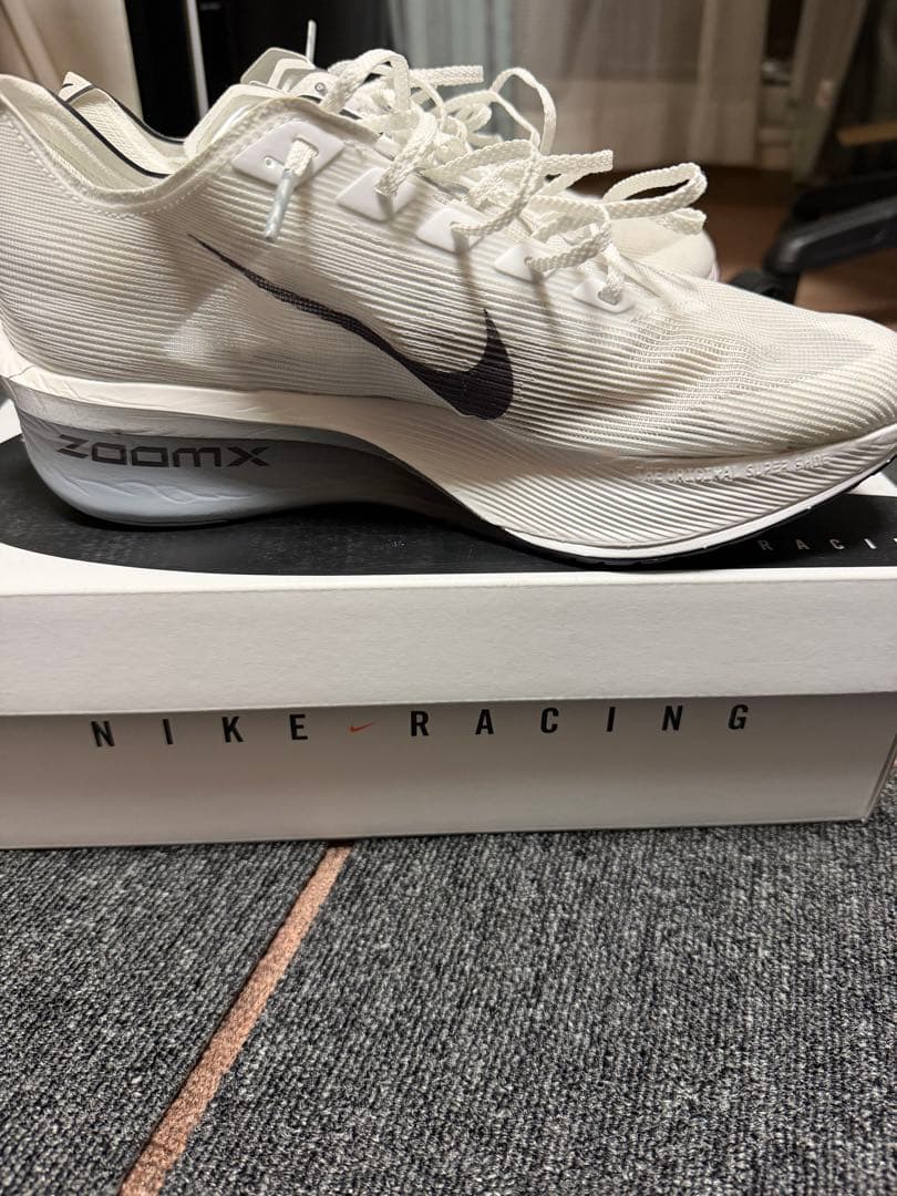 NIKE ヴェイパーフライ4 26.5