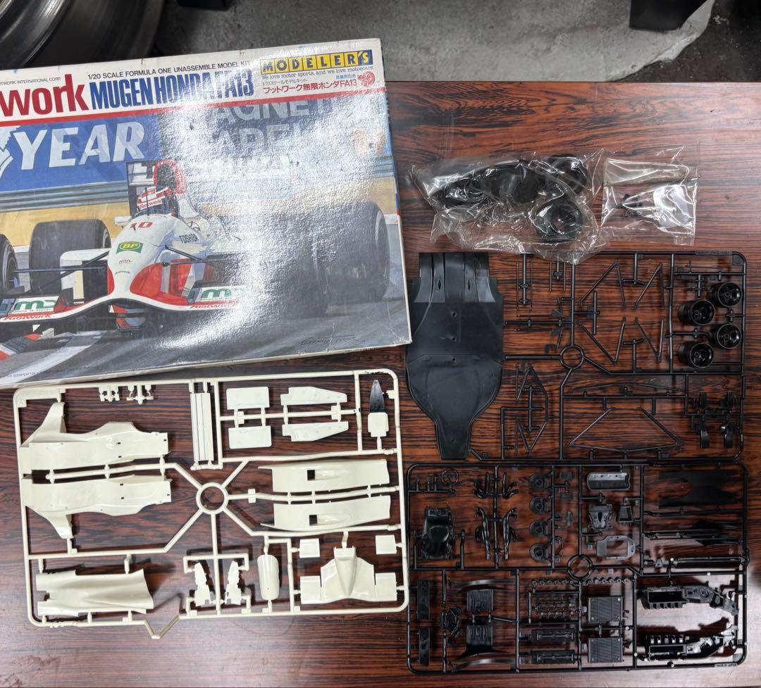 Footwork Mugen Honda F1 1/20モデルキット