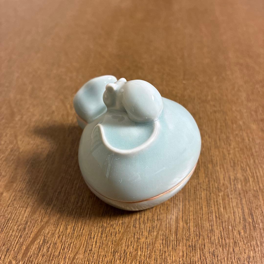 香合　青瓷袋鼠