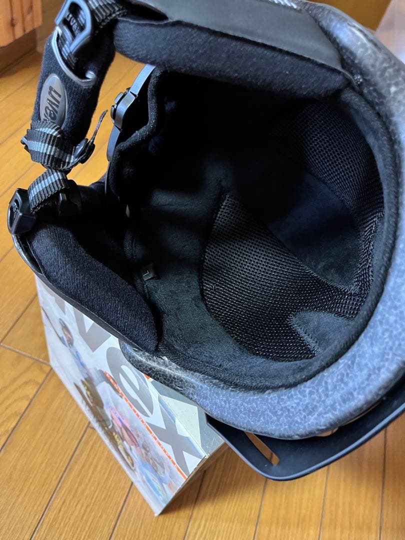 ヘルメット　uvex ALP99 58-61cm