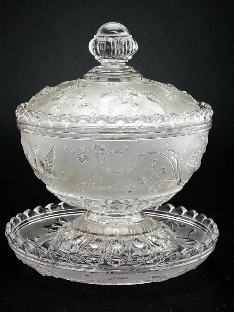銘品1880年頃製 オールドバカラ ルネサンス様式鳳凰紋様飛鳥唐草紋蓋物