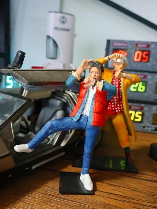 バックトゥザフューチャー 1/18 フィギュア マーティ マクフライ フィギュア