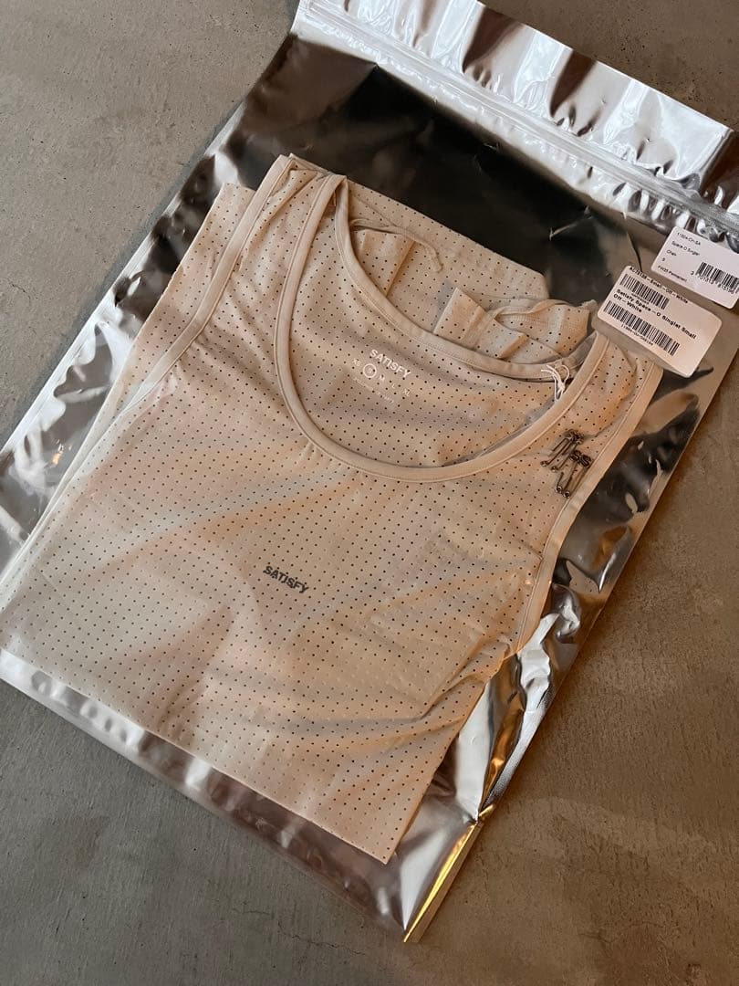 新品未使用 satisfy running singlet