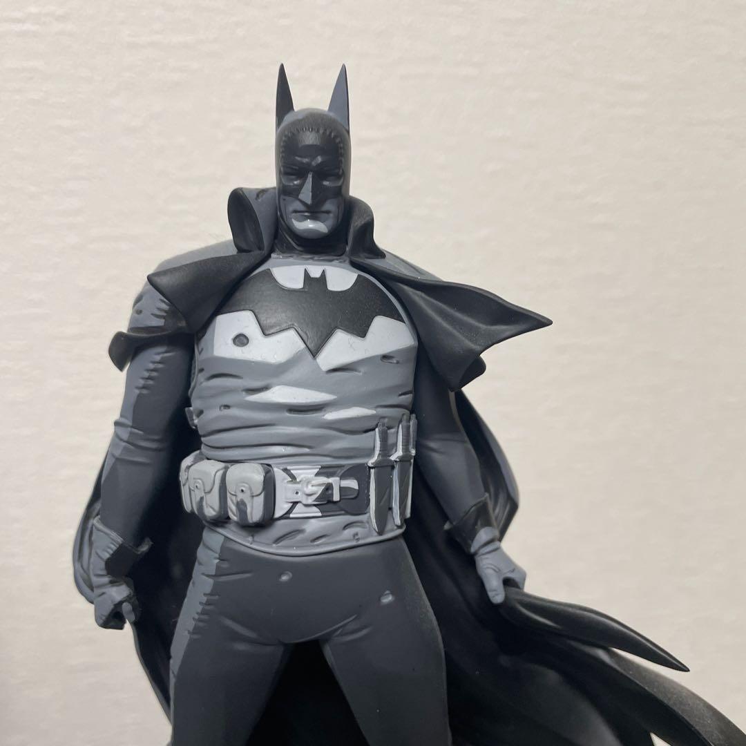dcコレクティブルズ バットマン ブラック&ホワイト ガスライト スタチュー