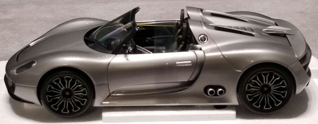 【新品未使用】MINICHAMPS 1/18　ポルシェ 918 スパイダー