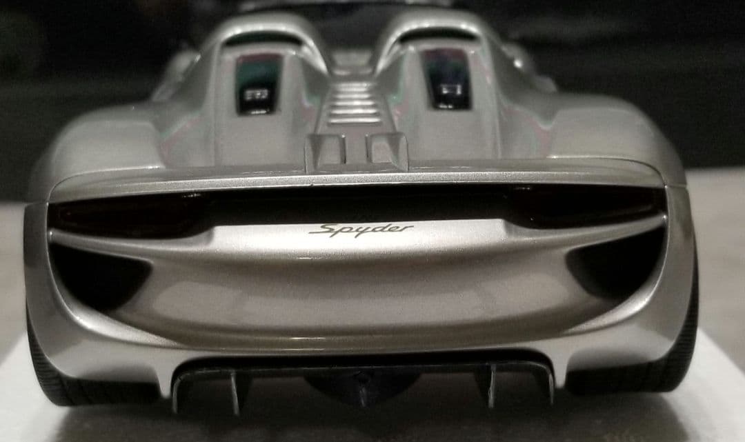 【新品未使用】MINICHAMPS 1/18　ポルシェ 918 スパイダー