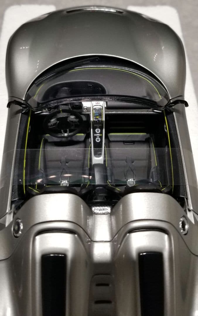【新品未使用】MINICHAMPS 1/18　ポルシェ 918 スパイダー