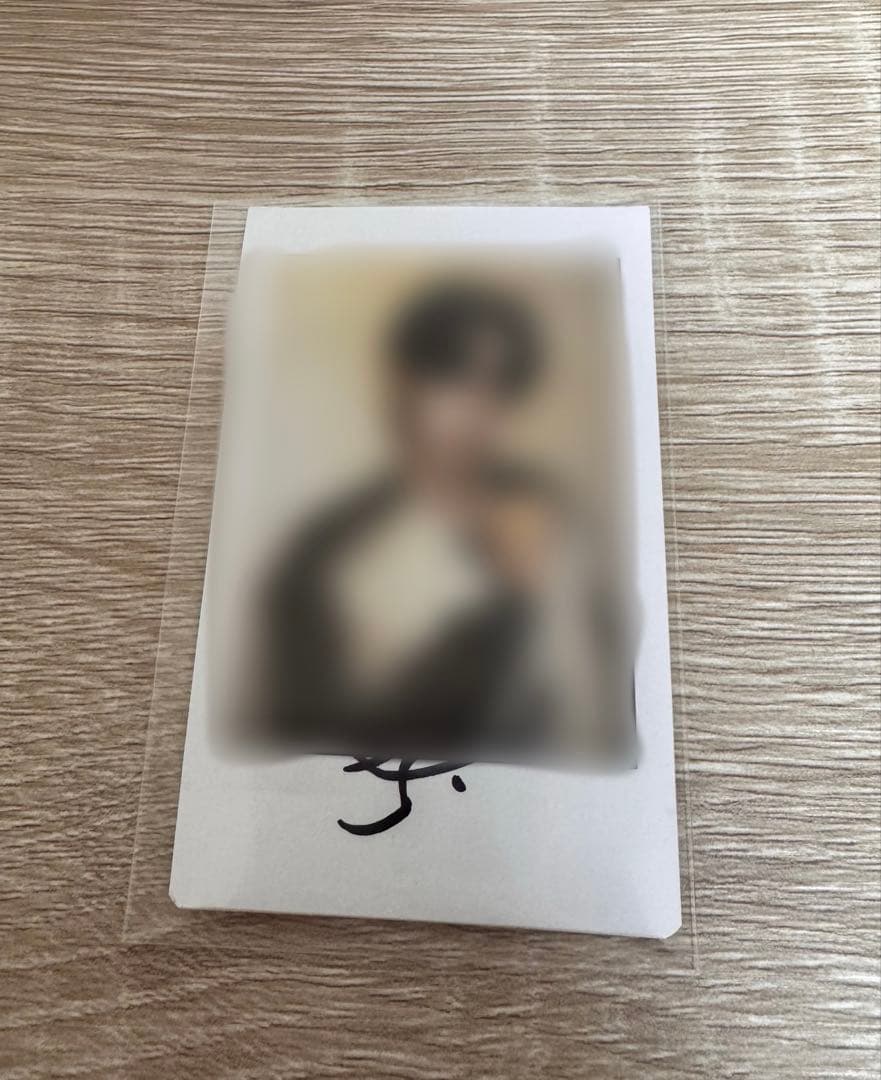 idntt ウンス　直筆サインチェキ