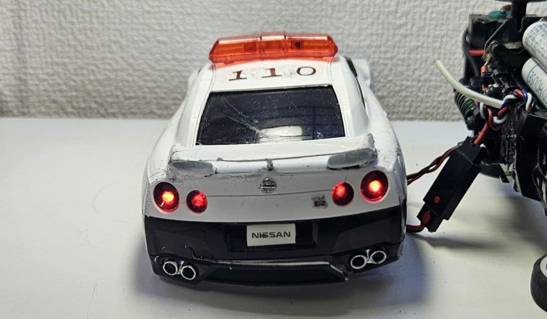 ミニ四駆モーター積載 MR-03W シャーシ ボディ2個付き 赤色灯点灯 改造品