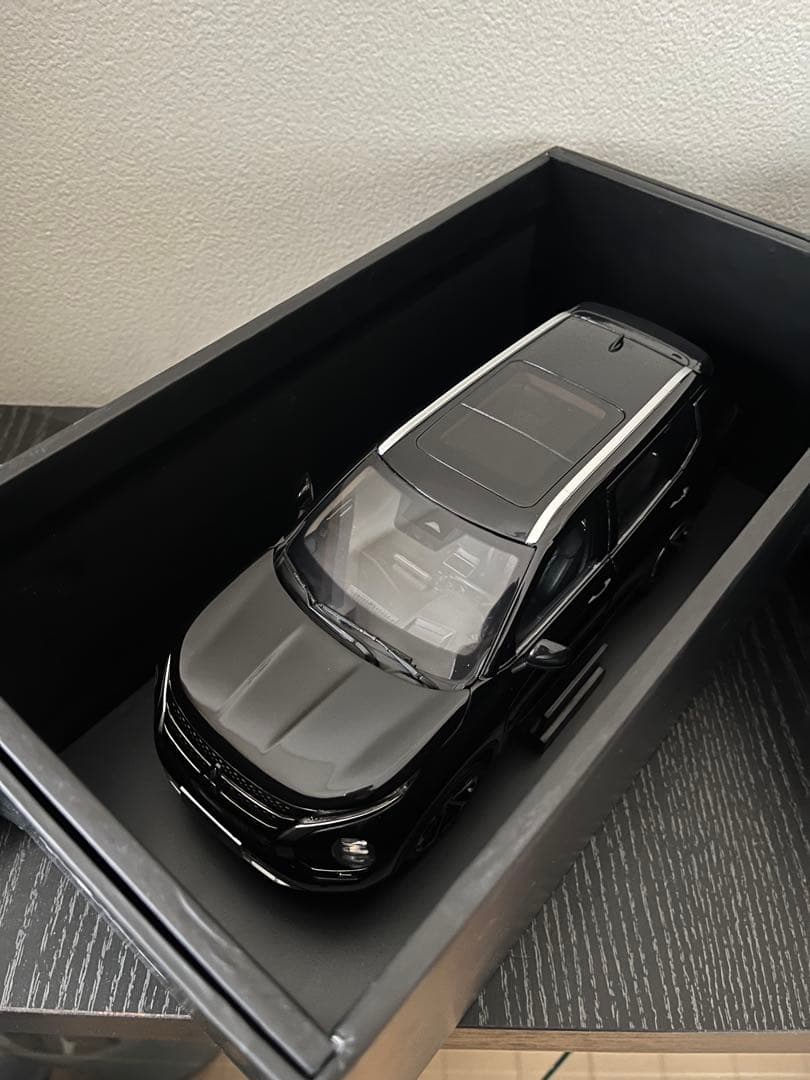 中華　三菱アウトランダーPHEV モデルカー