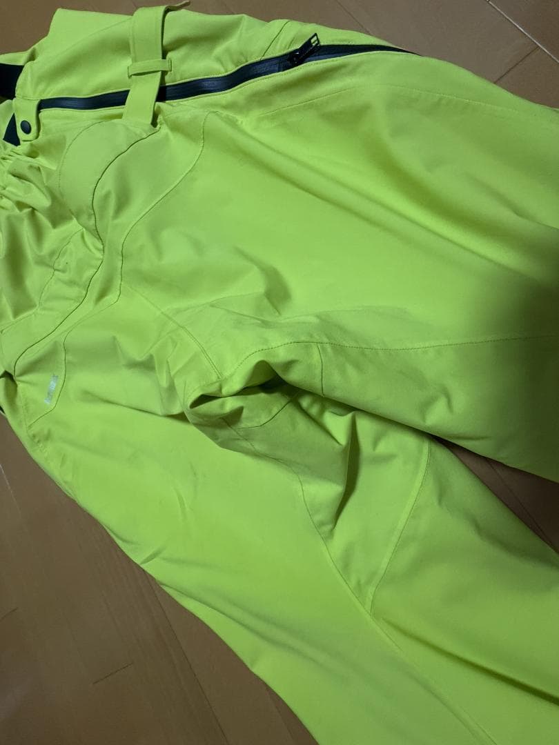 美品 デサント スキーウエアー ジャケット ＆ ビブ パンツ DESCENTE