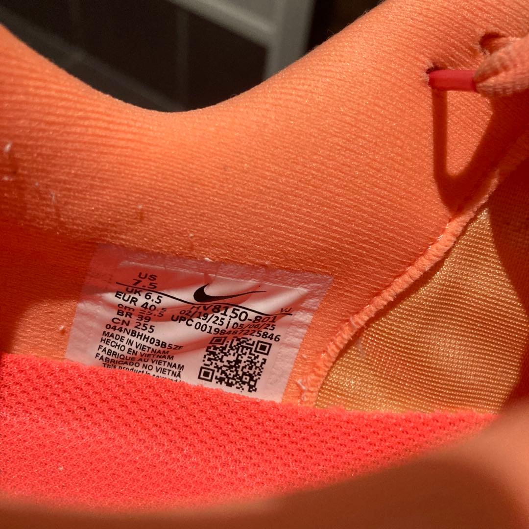 NIKEボメロプラス