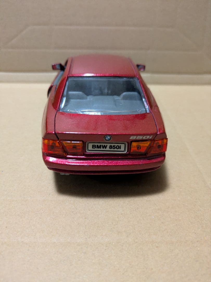  850i　1/24　ミニカー