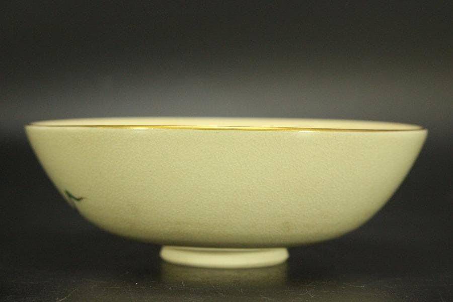 茶道具 抹茶茶碗 色絵 金彩 花文様 清宗寺印 平茶碗 木箱入(メ1750)