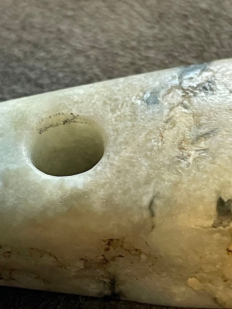縄文時代　糸魚川翡翠大珠　出土品