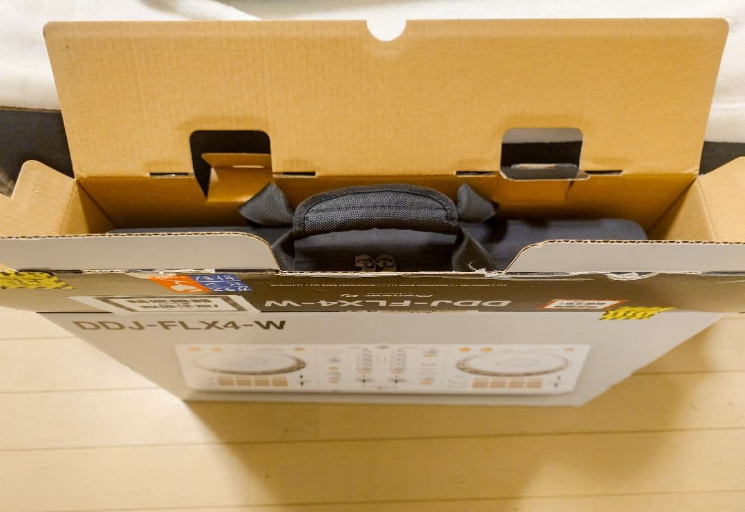 【美品】DDJ-FLX4-W 外箱・持ち運び用ケース付き