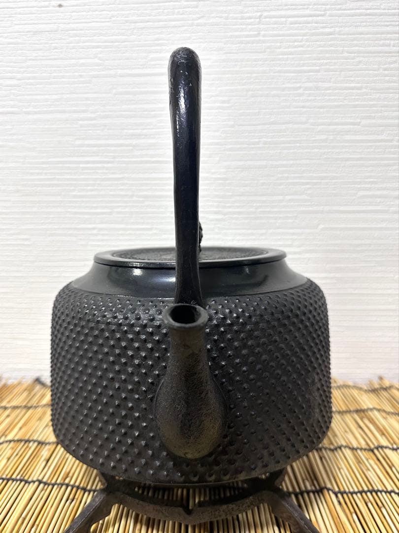 未使用品　成龍堂鋳造所 伝統工芸士 及川　齋（齋峰)造万代屋アラレ3升　南部鉄瓶