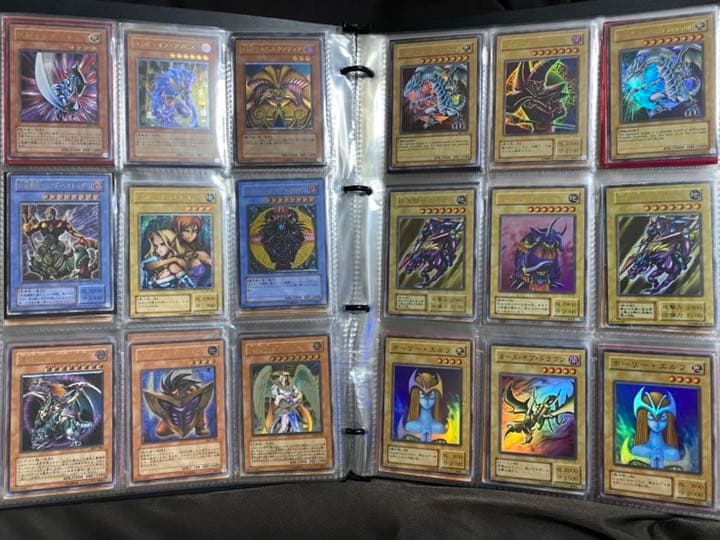 遊戯王カード　ファイル　まとめ売り　約200枚　初期　青眼の白龍など