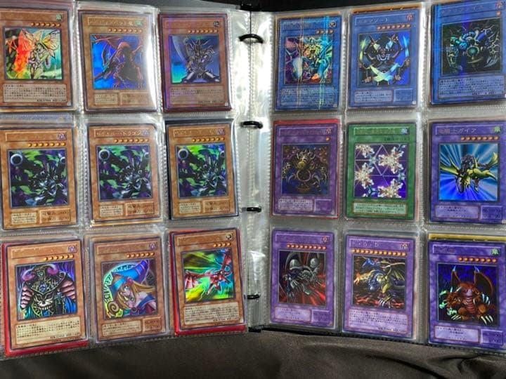 遊戯王カード　ファイル　まとめ売り　約200枚　初期　青眼の白龍など