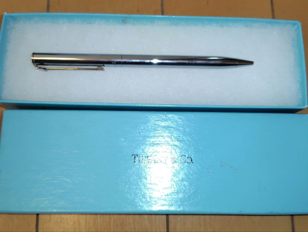 Tiffany & Co.ボールペン銀色未使用 専用ポーチ付【袋に少々シミアリ】