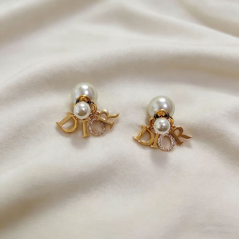 【極美品】DIOR TRIBALES ピアス レジンパール ロゴチャーム