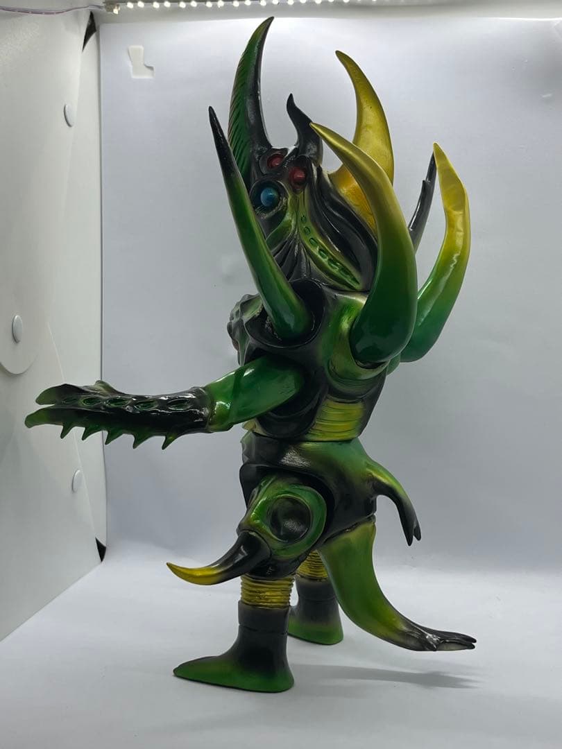 ヘラグラード・ジェードジョーカー　フィギュア　ソフビ