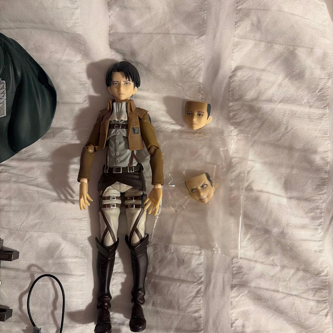 figma 進撃の巨人 フィギュア リヴァイ エレン 【箱無し】