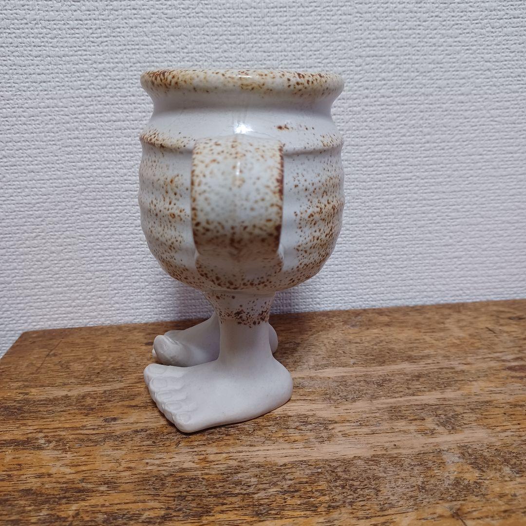 足の生えたカップ