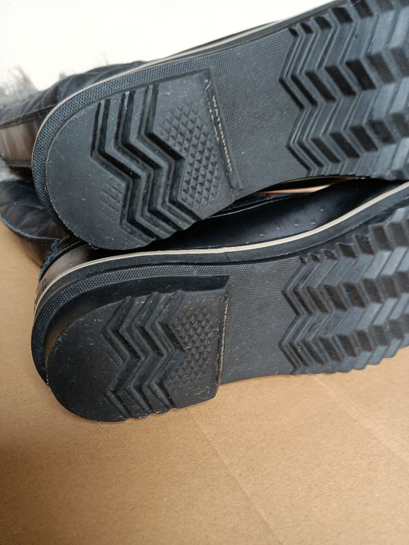SOREL 防水ファー付きウィンターブーツ（実際のサイズ小さめです）
