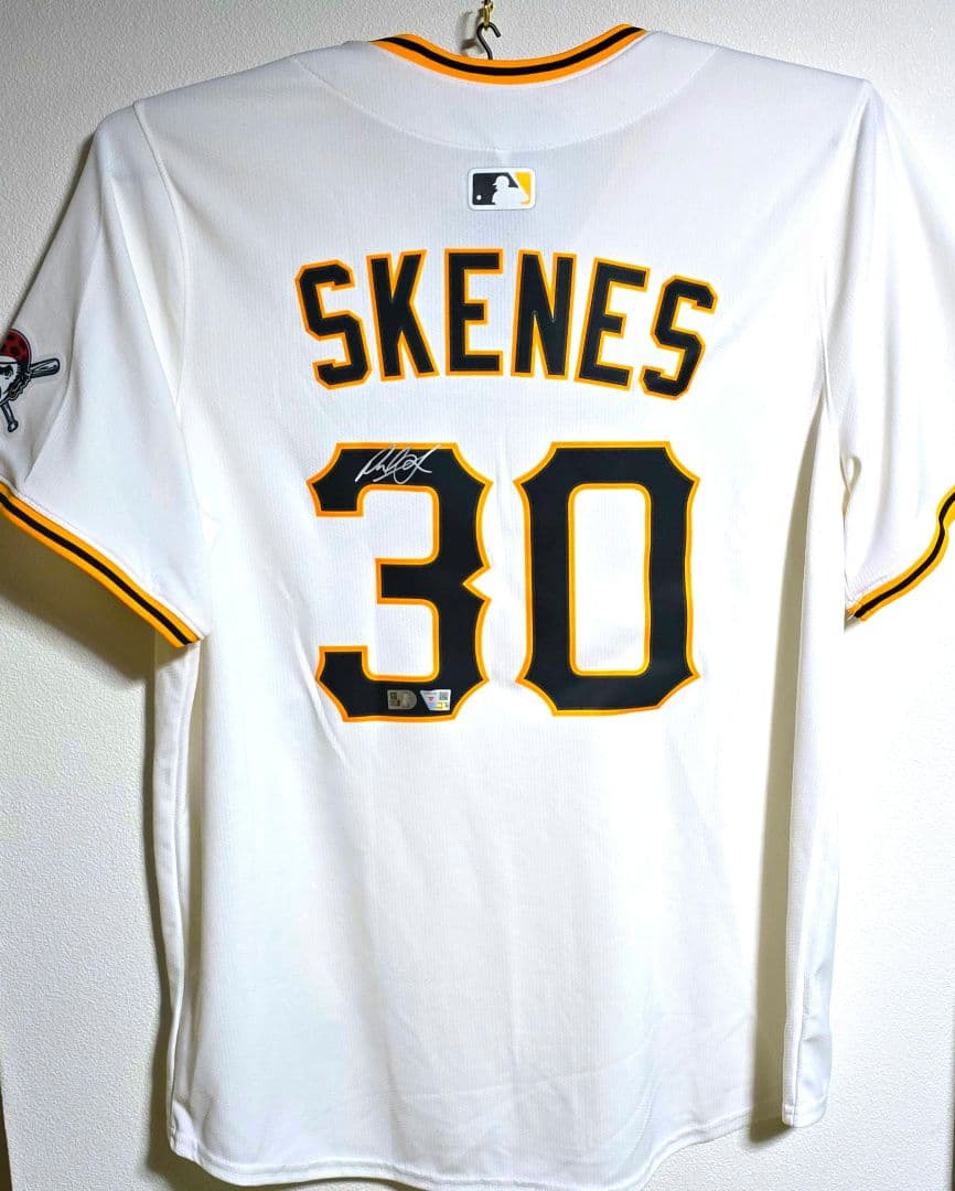 Paul Skenes　直筆サイン入りユニフォーム