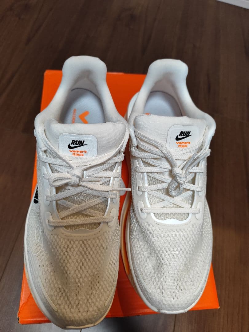 NIKE ボメロプレミアム ホワイト/オレンジ 27.0cm