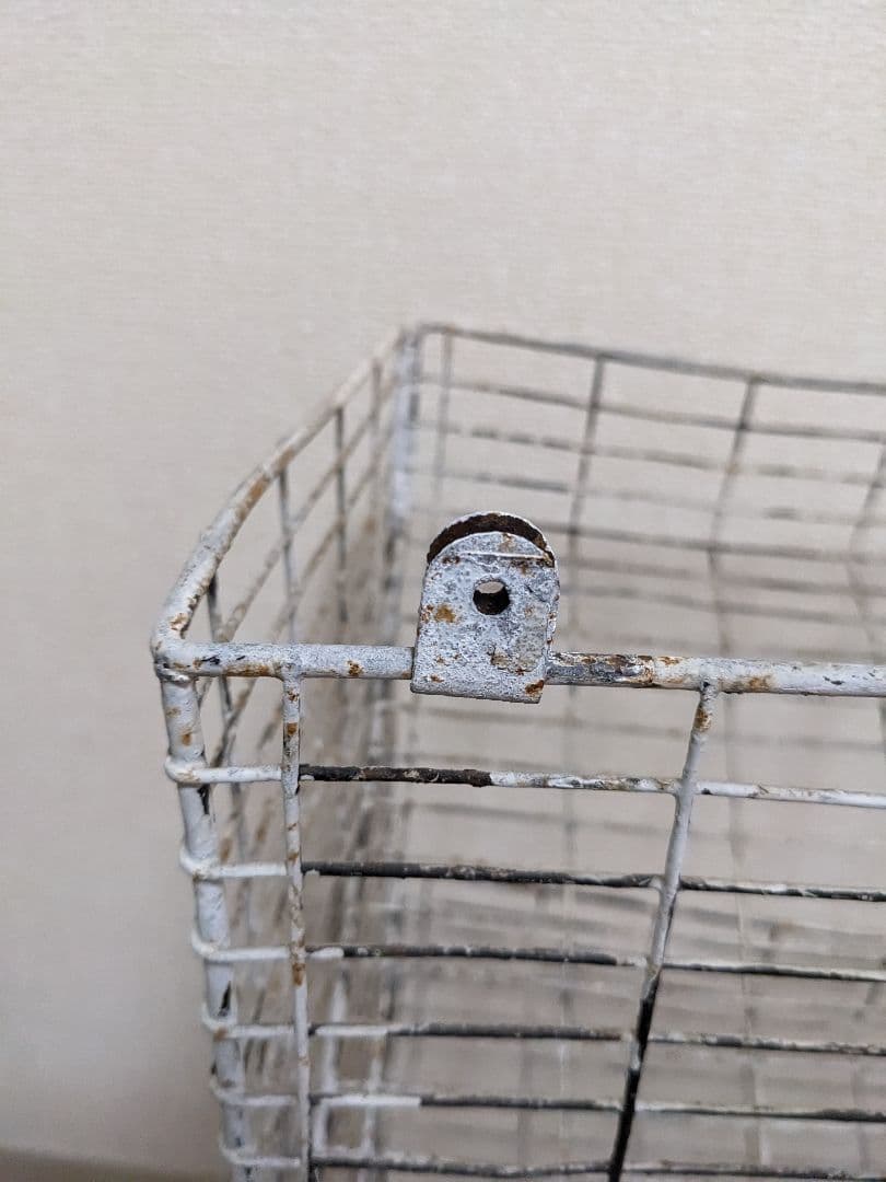 シャビー　昭和レトロ　金属製ワイヤーラック　使い方はあなた次第