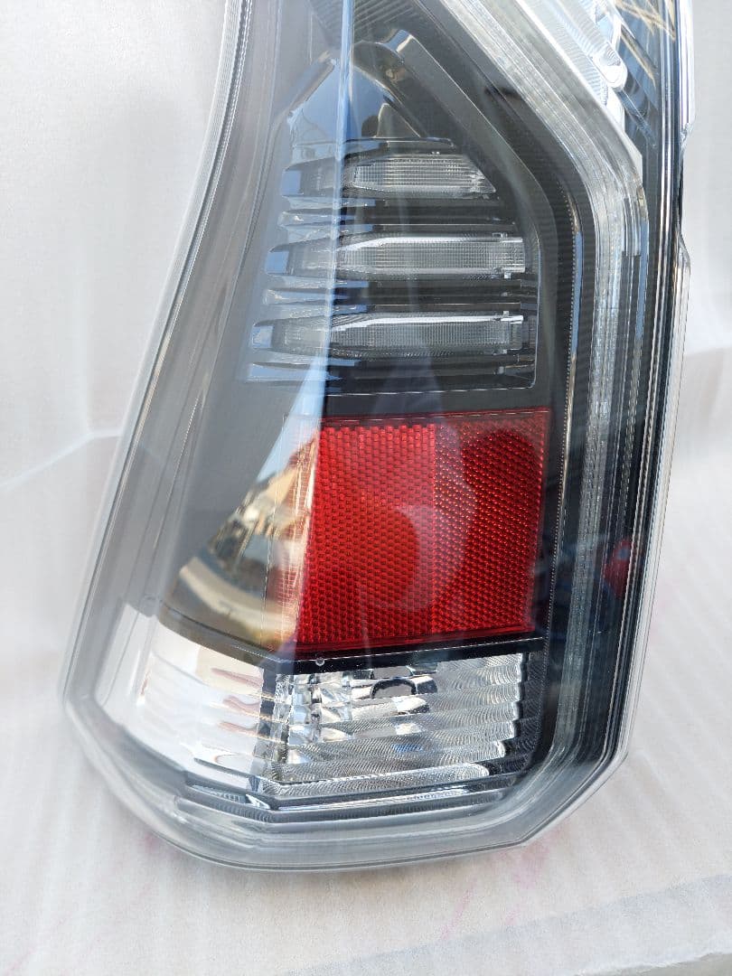 C27 セレナ 純正 LED テールライト左 KOITO 220-23766