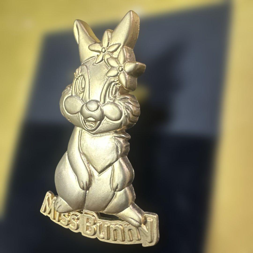 Disney Miss Bunny 限定ピンバッジ