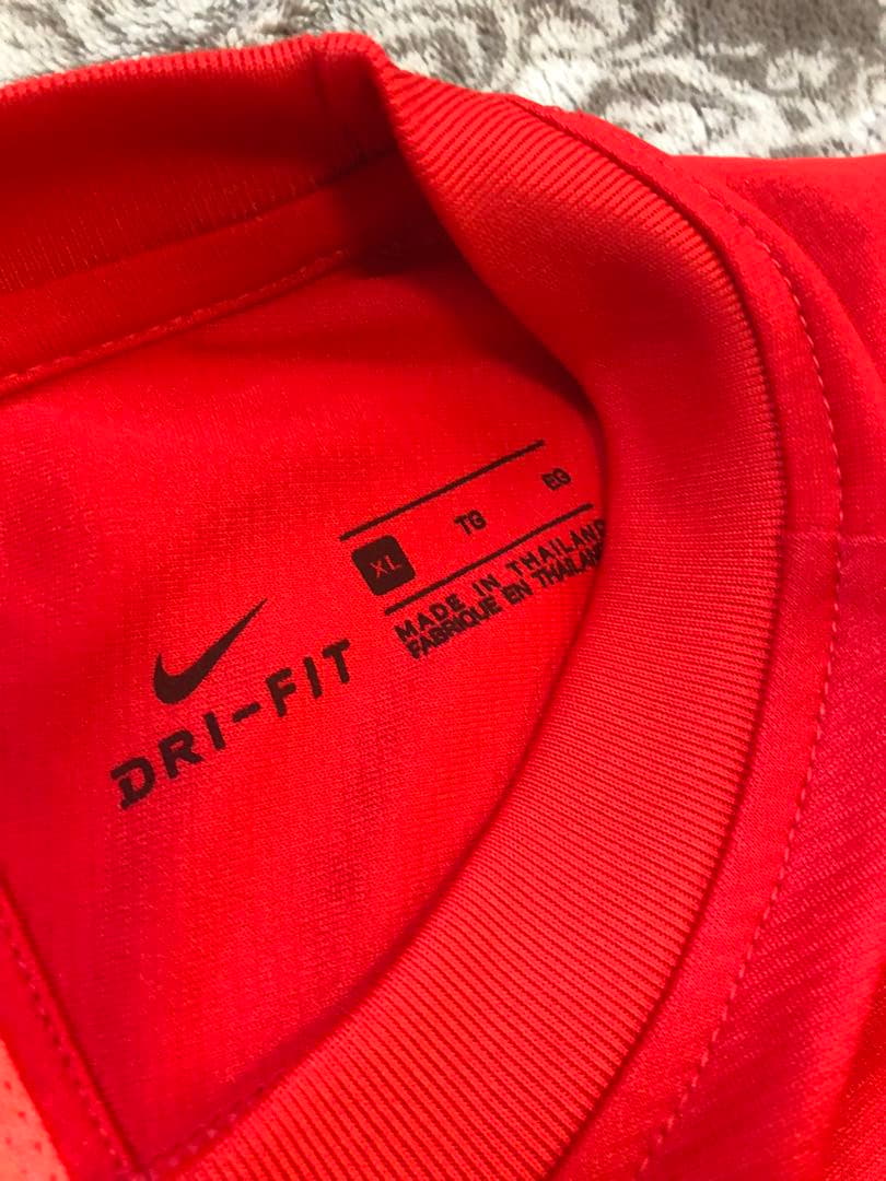 Nike シャツ レッド