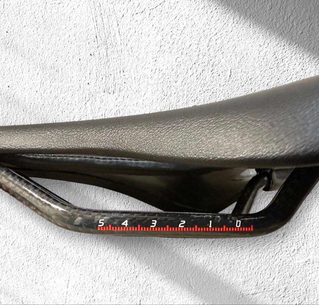 ★ほぼ新品★TNI LiteFly2 カーボンサドル(143mm)