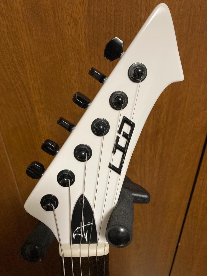 ギター LTD SNAKEBYTE  White