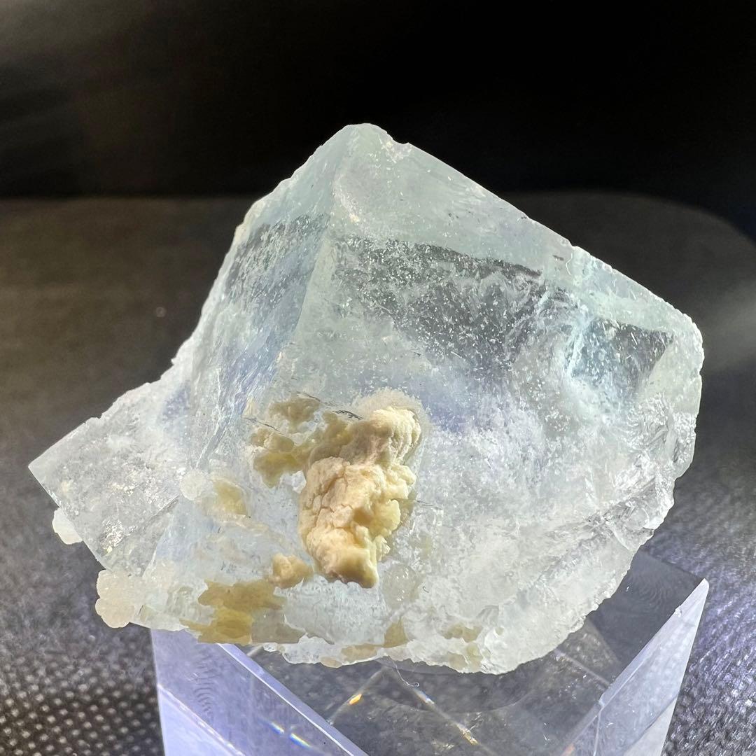 ヤオガンシャン産　「水浅葱色（みずあさぎいろ）」フローライト