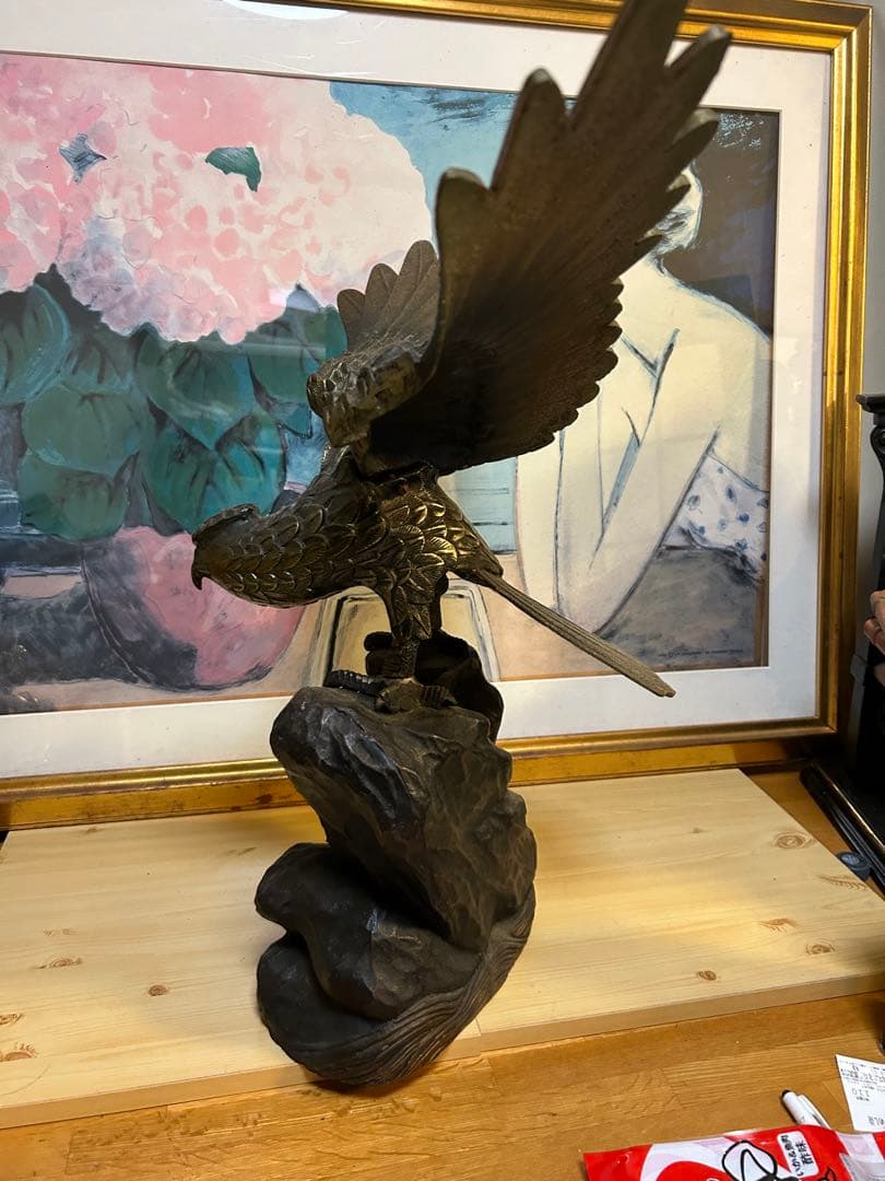 工芸品　鷹の　鉄製　置物
