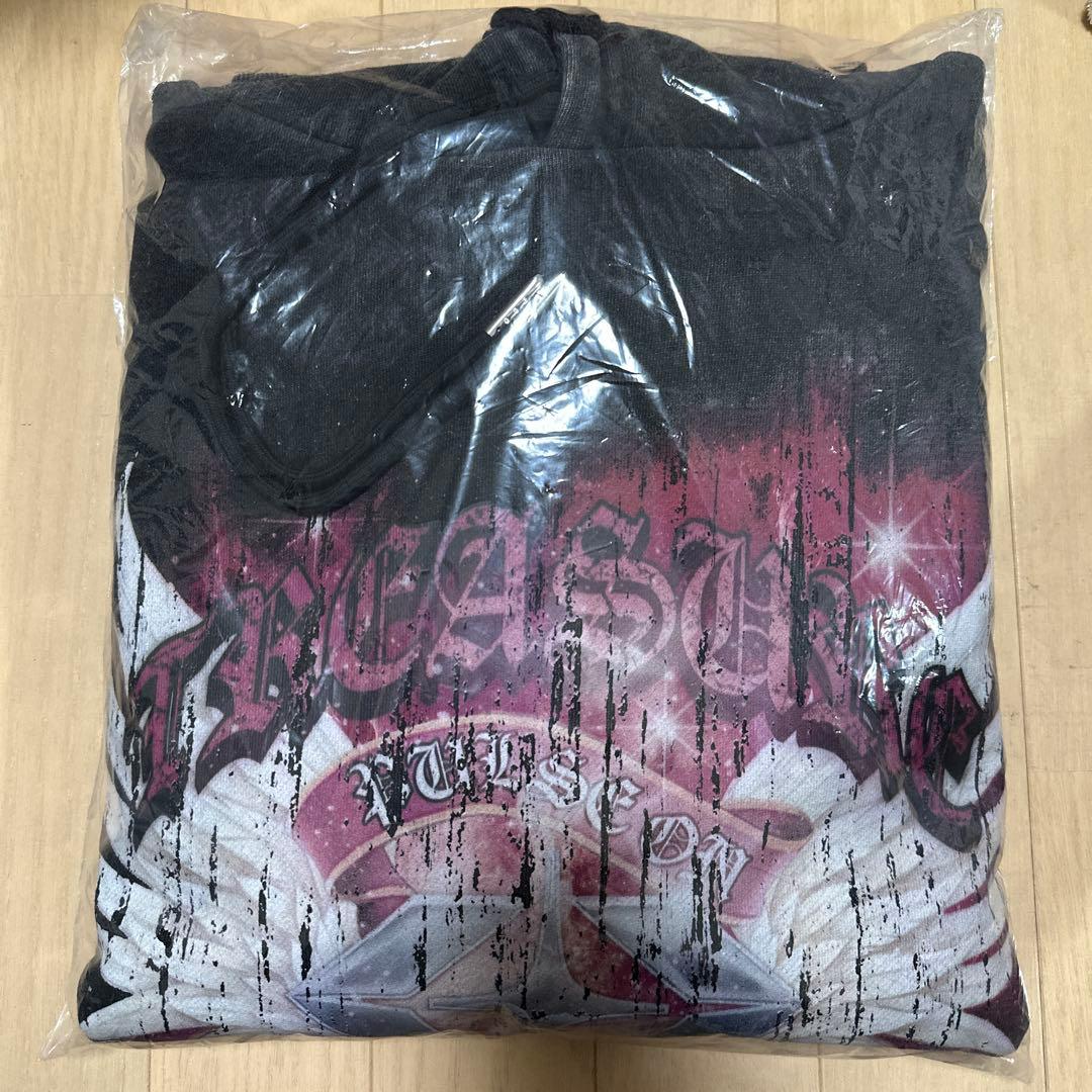 TREASURE PULSE ON SPECIAL フーディー（RED）
