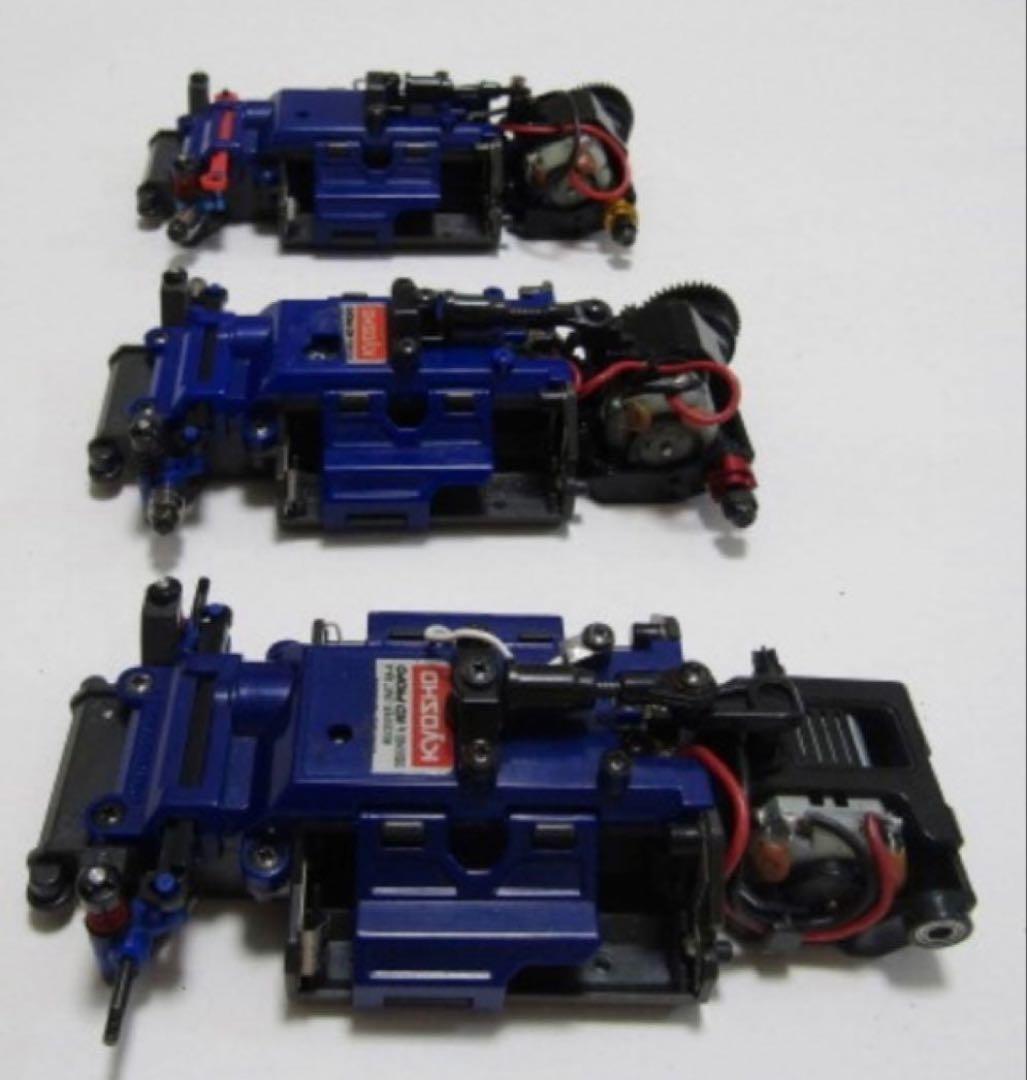 MINI-Z NissanとFerrari Enzoのラジコンカーセット。
