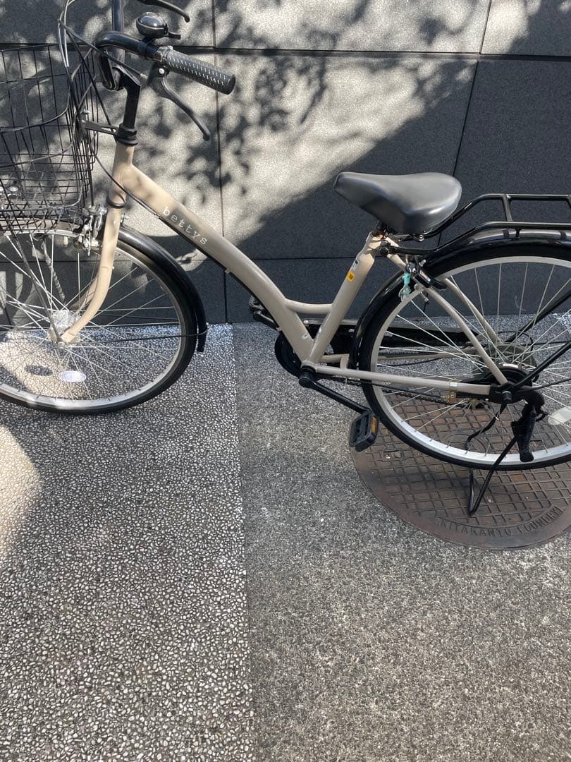 bettys シティサイクル ベージュ 前面バスケット付き