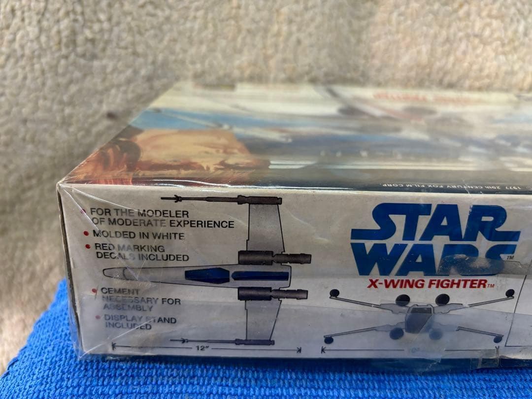 スターウォーズ　 超レアなお宝付き(下敷き？）　プラモデル　X-wing