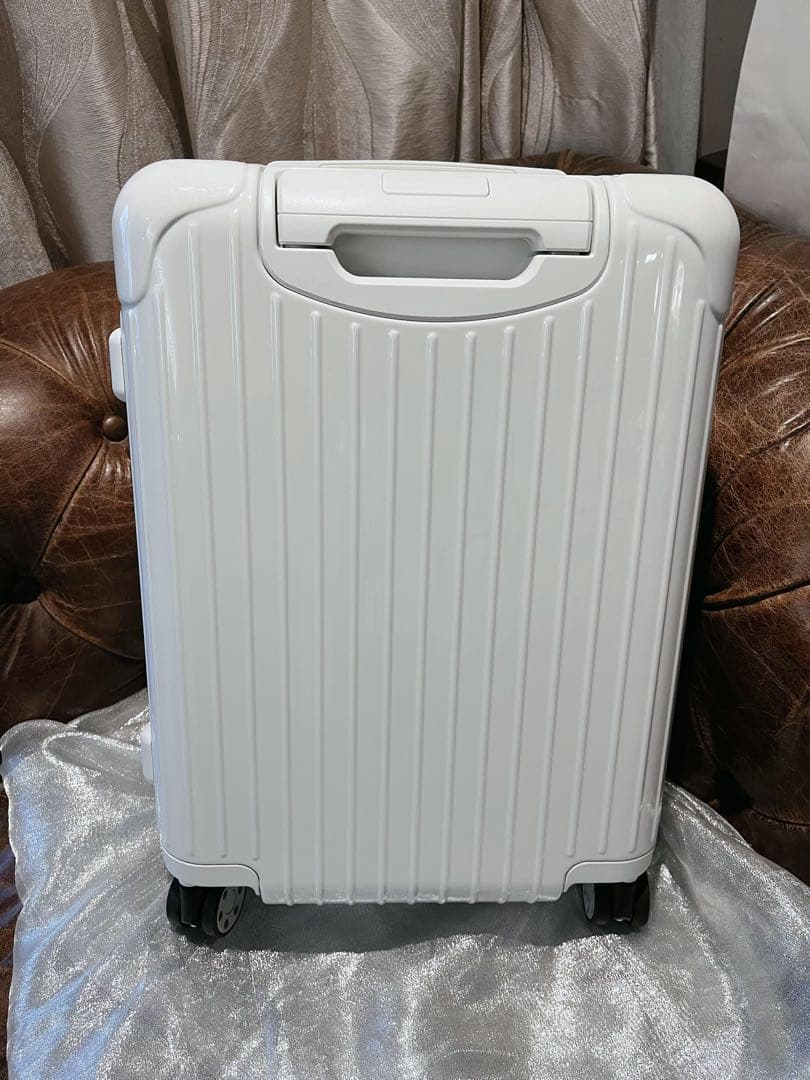 RIMOWA ホワイト スーツケース